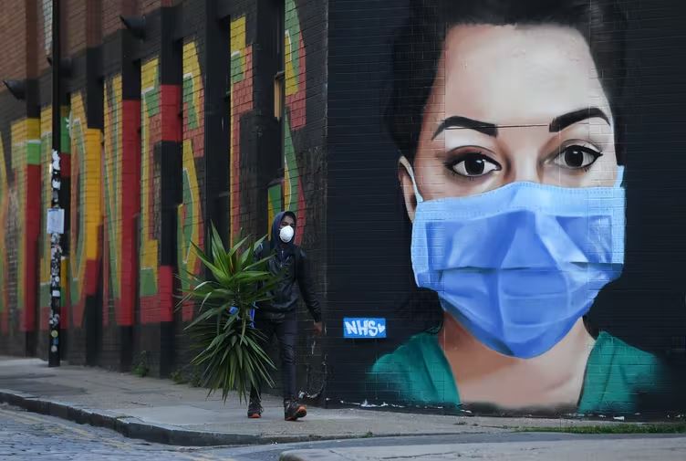 <strong>Figure 1.</strong> Inconsistent government messaging about the COVID-19 pandemic means that much of the outreach on masking and additional public health measures has been left to other sources, such as this mural in the U.K. A lack of consistency from leadership has also hindered scientists’ efforts. Public domain photo courtesy of Facundo Arrizabalaga.