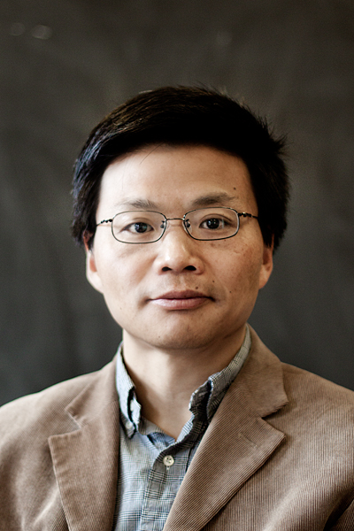 Weinan E (Princeton University) is the 2019 recipient of the Peter Henrici Prize.