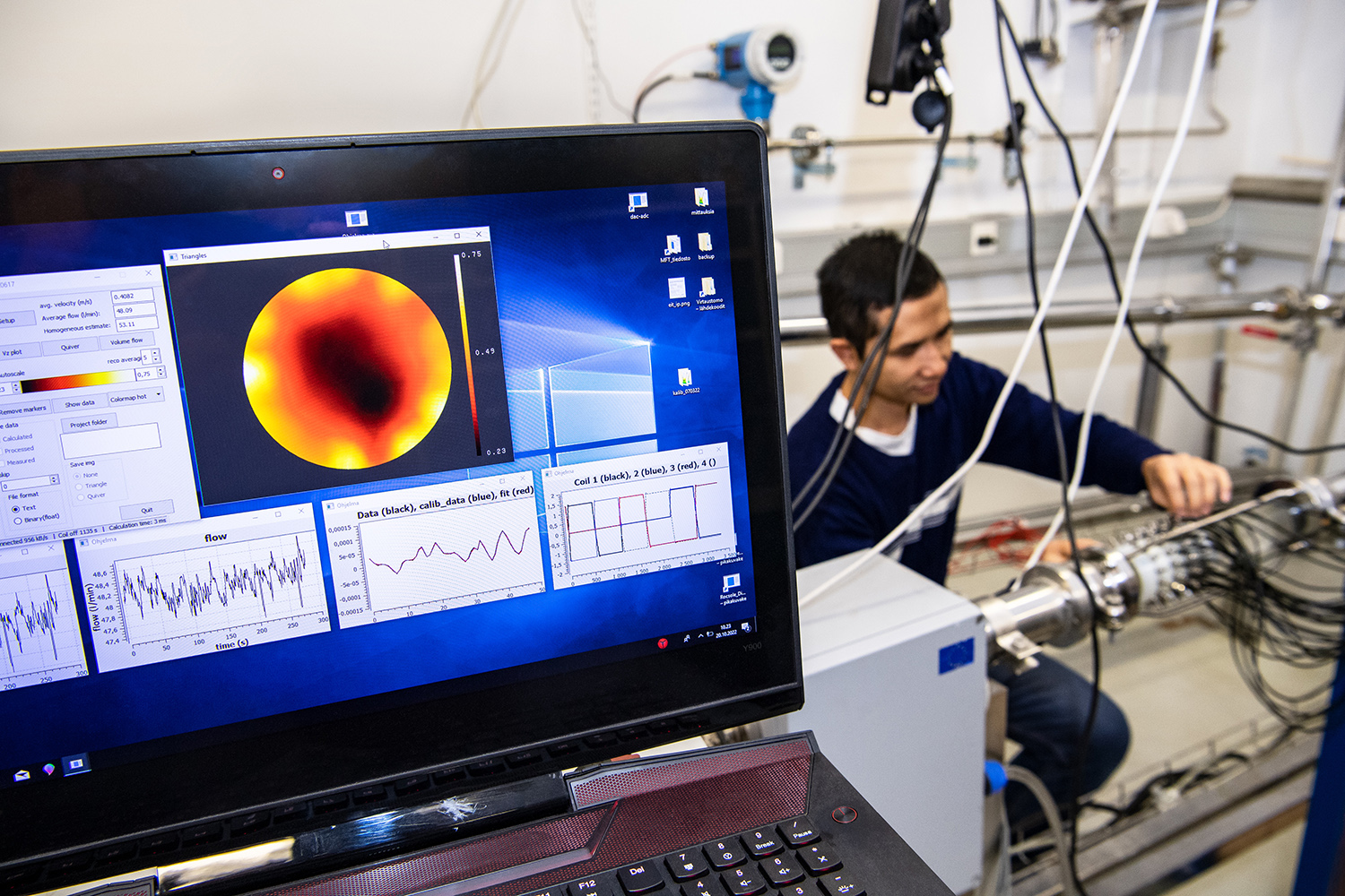 <strong>Figure 3.</strong> Muhammad Arif of the University of Eastern Finland studies the use of electrical impedance tomography for applications in the process industry. Photo courtesy of Raija Törrönen.