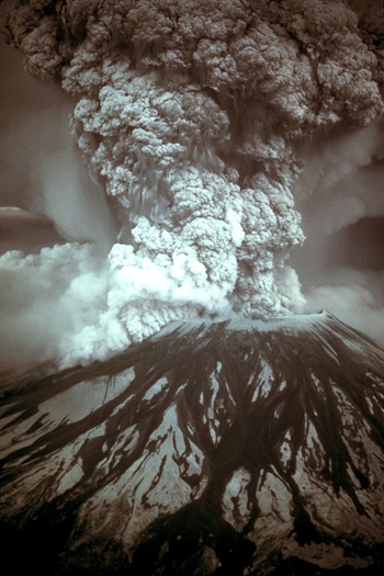 Researches used seismic imaging to investigate Mount St. Helens, a volcano in Washington that erupted in 1980. Image courtesy of Wikipedia.