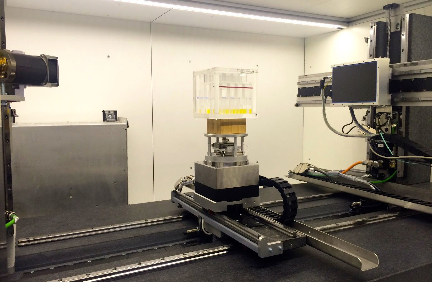 <strong>Figure 2.</strong> Rob Bisseling spoke about a transparent thermoplastic in a computed tomography scanner at Centrum Wiskunde &amp; Informatica in Amsterdam, the Netherlands. The scanner (left) and detector (right) can move horizontally and vertically while the object (middle) can move along all coordinate axes.